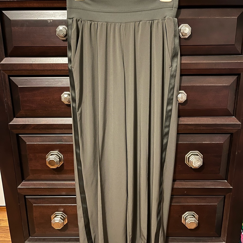 Athleta Nolita Wide Leg Mountain Pants Olive Green Medium Size 6P